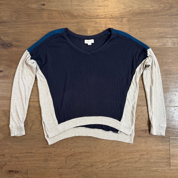 Velvet by Graham & Spencer Tops - Velvet by Graham & Spencer‎ Navy Grey Colorblock Waffle Knit V-Neck Top Medium